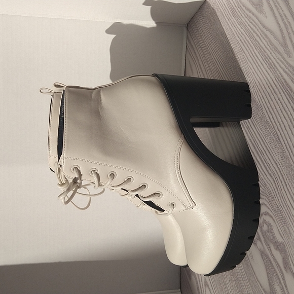 Lacey Ivory Lace-Up Platform Ankle Boots Lightweight Block Heel Size 10M - Picture 7 of 15